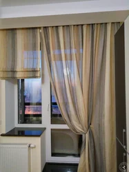 Mətbəx fotoşəkilində balkon qapısını necə bəzəmək olar
