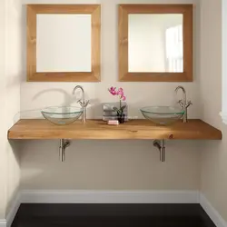 Vanna otağı fotoşəkilində tezgahın üstündəki lavabo