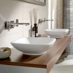 Танӯраи дар countertop дар акс ҳаммом