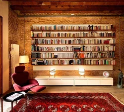 Книжные полки в интерьере гостиной