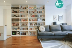 Книжные полки в интерьере гостиной