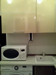 Кухня с газовой колонкой и стиральной машиной фото