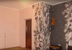 Жидкие обои на стене фото в квартире дизайн
