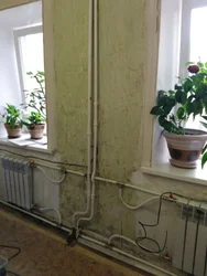 Ас үйдегі фотосуретте жылыту құбырын қалай жабуға болады