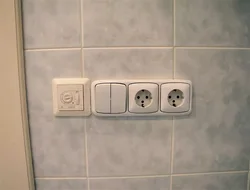Розеткаҳо дар ҳаммом акс