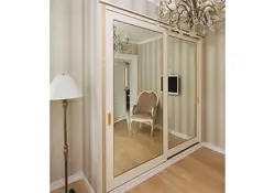 Design of built-in wardrobes in the hallway with mirrors