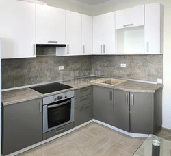 What countertop goes with a gray kitchen photo