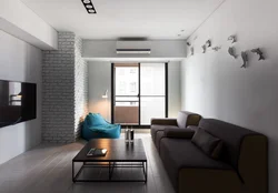 Kiçik salonda minimalist interyer