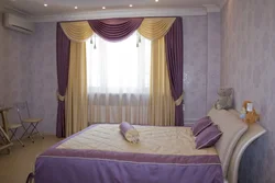 Yataq otağı üçün pərdələrin və pərdələrin fotoşəkili