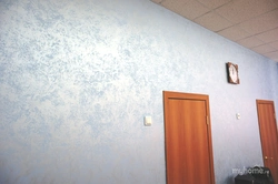 Кіреберістің интерьеріндегі дымқыл жібек