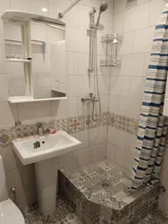 Small bathtub design with tray