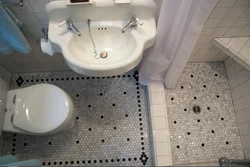 Small bathtub design with tray