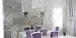 Дизайн кухни с зеркальным панно