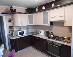 Kitchens with right corner photo