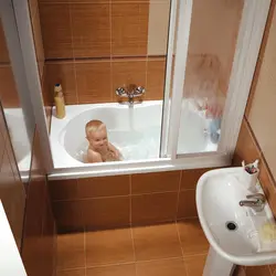 Bathtub with screen in the interior