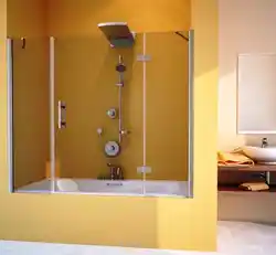 Bathtub with screen in the interior