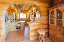 Фото кухни из оцилиндрованного бревна