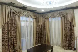 Oturma otağında künc pəncərəsi üçün pərdələr müasir fotoşəkillər