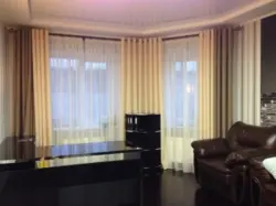 Шторы на кутняе акно ў гасціную