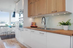 Kitchen With Wooden Countertop And Wood-Effect Apron Design Photo