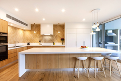 Kitchen With Wooden Countertop And Wood-Effect Apron Design Photo