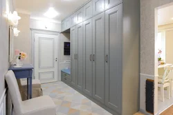 Built-in hinged wardrobes in the hallway photo design