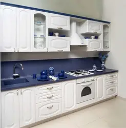 Ошхона бо countertop кабуд ва акс пешдоман