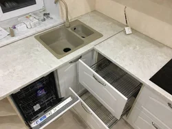 Королевский опал столешница светлый на кухне фото