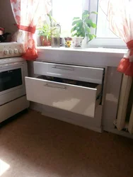 Niche under the window in the kitchen in Khrushchev design ideas