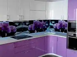 Бұрыштық ас үй күлгін және ақ фотосурет