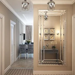 Ön qapının qarşısındakı koridorda divar dizaynı