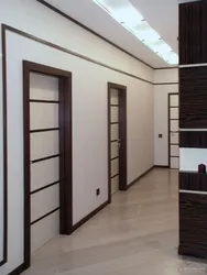 Daxili koridorun qapısı və döşəməsi