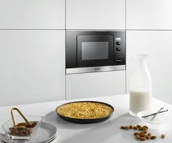 Mətbəx Interyerində Quraşdırılmış Mikrodalğalı Soba Fotoşəkili