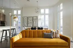 Ichki fotosuratda oshxonada sariq divan