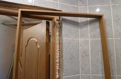 Як паставіць дзверы ў ванным фота