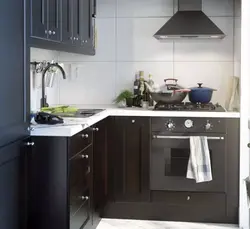 Шэрая кухня ў хрушчоўцы ў інтэр'еры