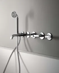 Built-in bath mixer in the interior