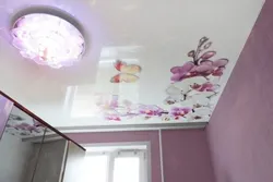 Photo of suspended ceilings with flowers in the kitchen