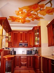 Фото натяжных потолков с цветами в кухне