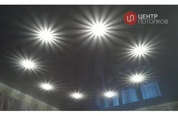 Расположение лампочек на натяжном потолке фото в спальне