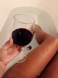 Photo with wine in the bath