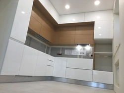 Three-level kitchens with a ceiling photo in the interior