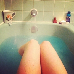 Amateur home photos in the bathroom