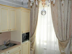 Дызайн штор для кухні класіка