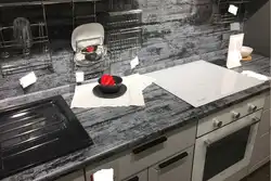 Countertop and backsplash design for a gray kitchen