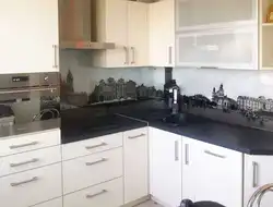 Пешдомани торик дар акси ошхона сабук