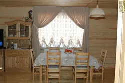 Шторы на кухне в деревянном доме фото