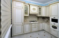 Патиналық фотосуреті бар классикалық бұрыштық асүйлер