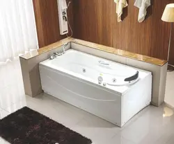 Bathtub with screen in the interior