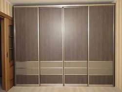 4 qapılı foto üçün güzgü ilə yataq otağında qarderob